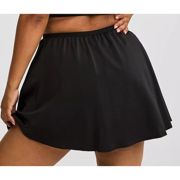 New Torrid 2 (2X 18/20) Black Skater Swim Skirt with Built in Shorts & Pockets - Picture 3 of 3